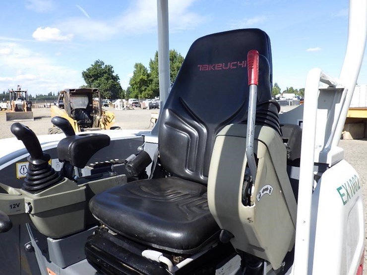 2021-takeuchi-tb240-image-26