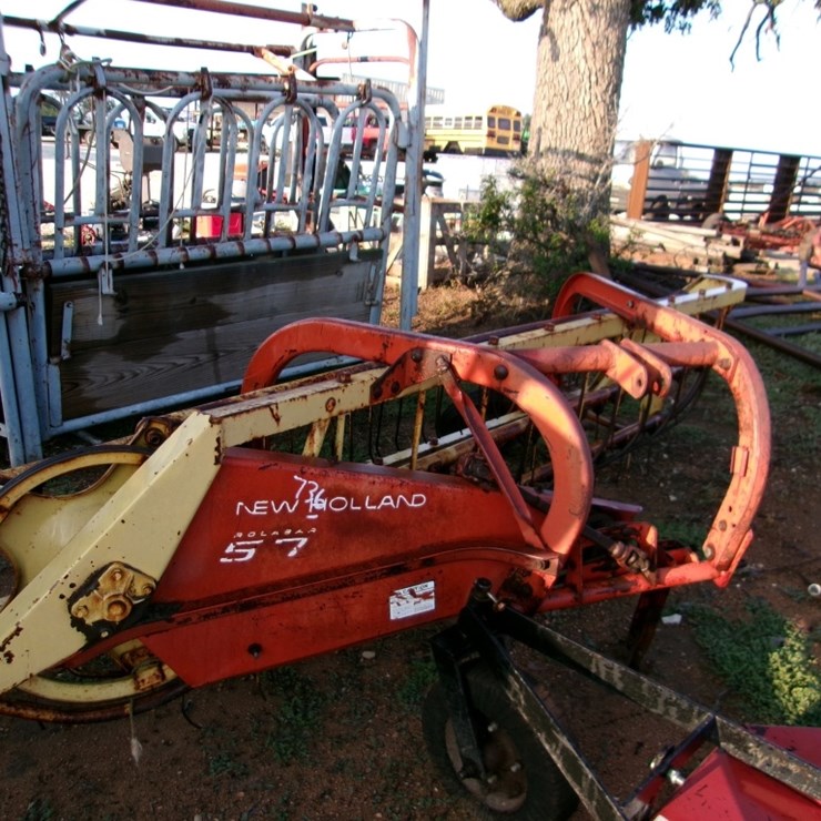 NEW HOLLAND MECHANICAL HAY RAKE