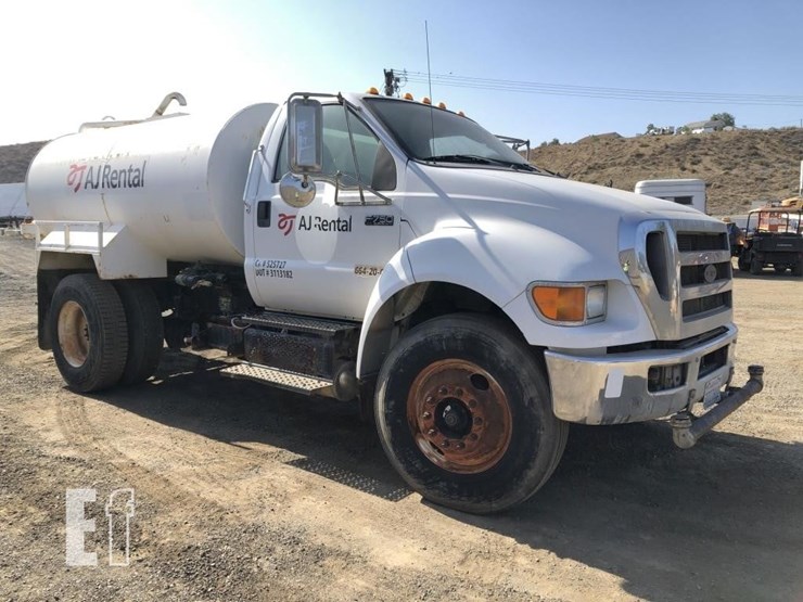 2011-ford-f750-image-2