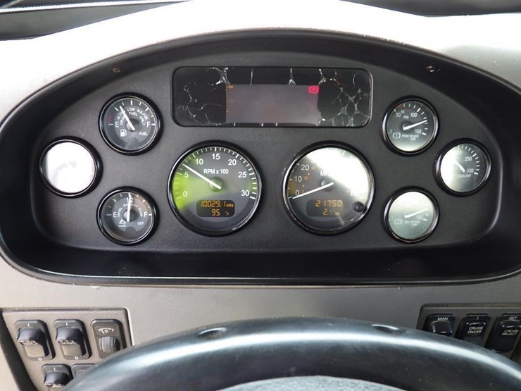 2016-peterbilt-pb337-s/a-fuel-&-lube-truck-image-43
