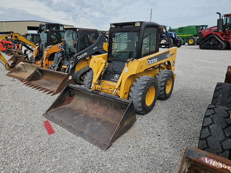 2005-john-deere-320-image-1