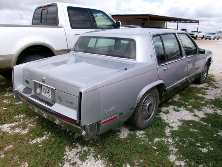 1993-cadillac-deville-sedan-image-3