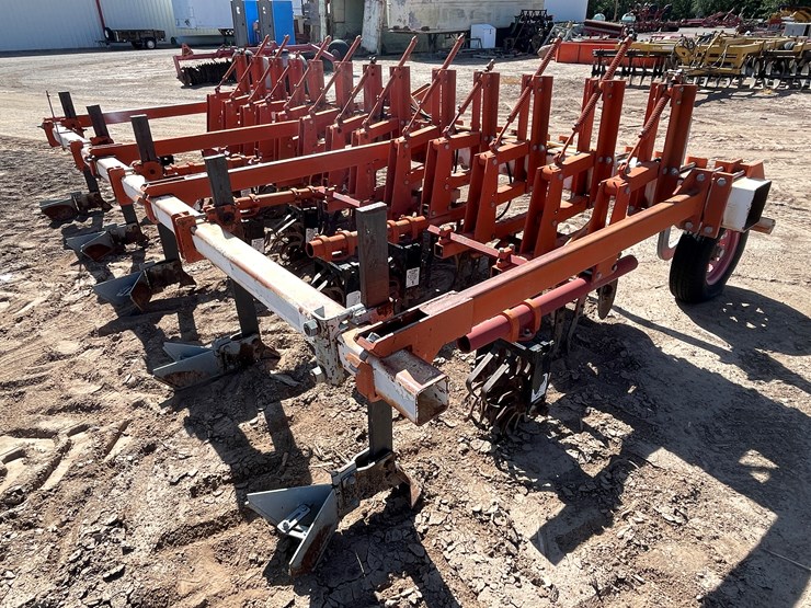 #9101-•-3-pt-field-cultivator,-4-row-custom-w/gallina-units-image-1