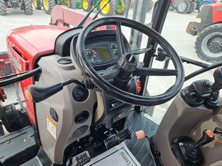 2015-case-ih-farmall-140a-image-12