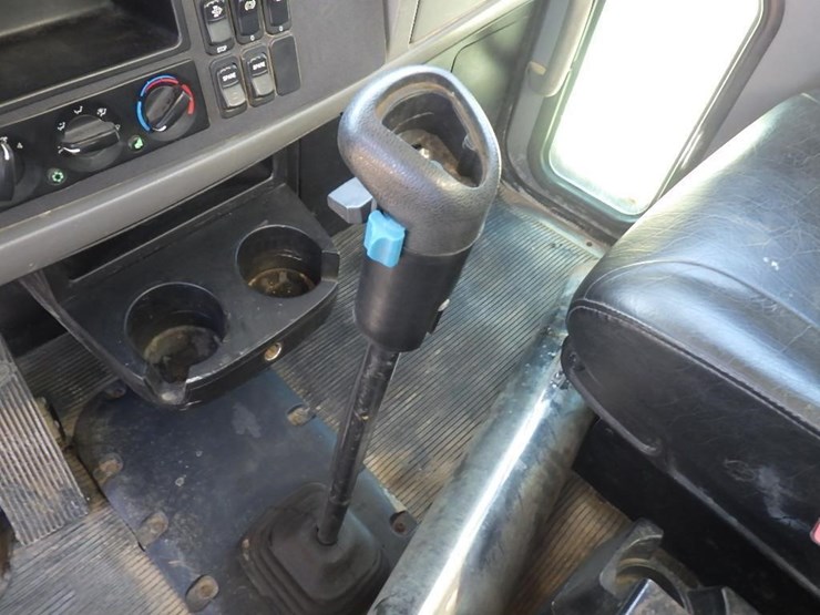2015-peterbilt-pb348-16'-t/a-water-truck-image-35