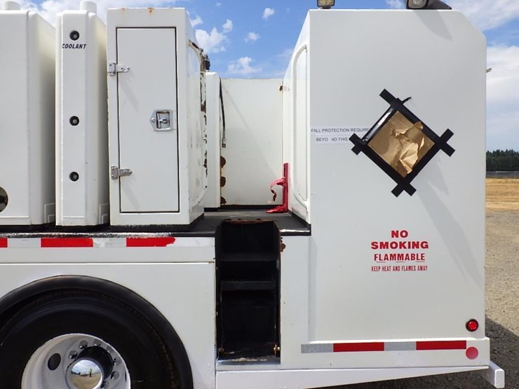 2016-peterbilt-pb337-s/a-fuel-&-lube-truck-image-11
