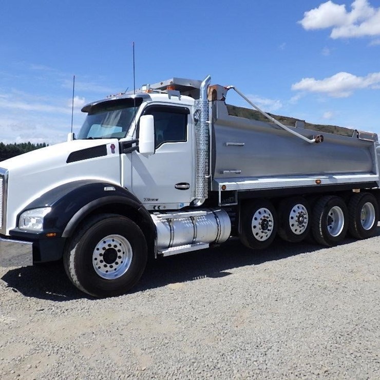 2017 KENWORTH T880