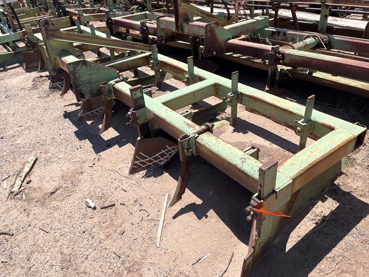 #9043-•-darbyshire-3-pt-4-row-bedding-unit-image-24
