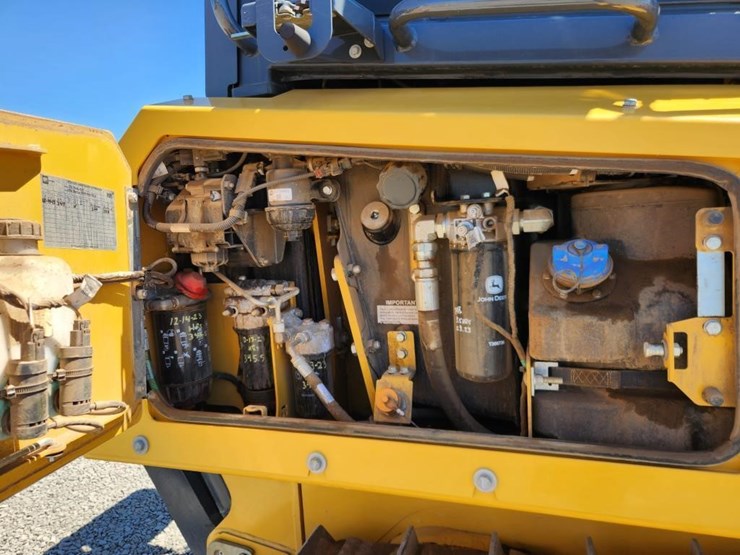 2023-deere-700l-image-37