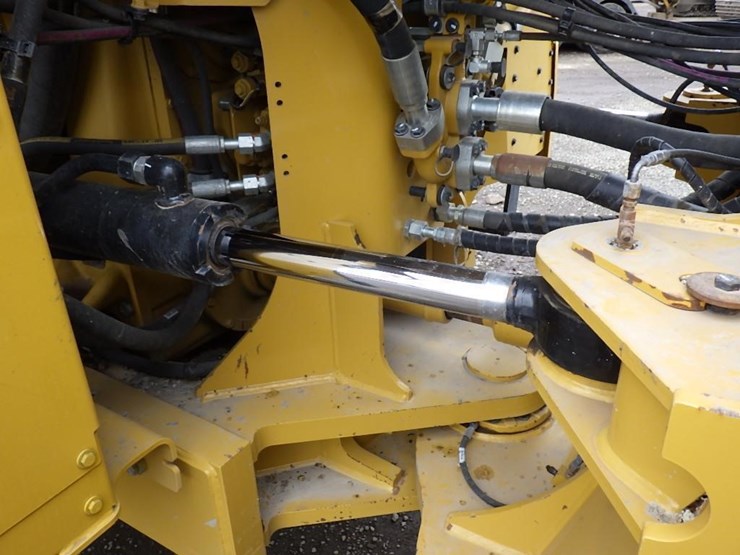 2022-caterpillar-980-image-27