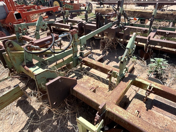 #9045-•-darbyshire-3-pt,-4-row-bedding-unit-image-15