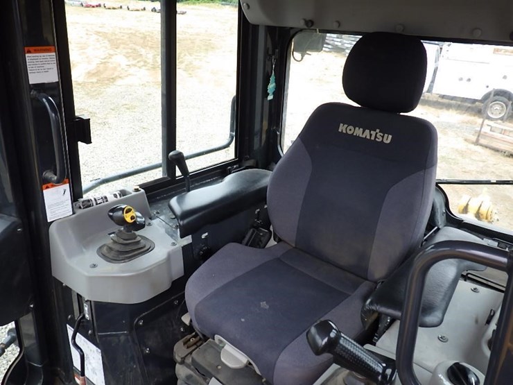 komatsu-d61ex-24-image-24