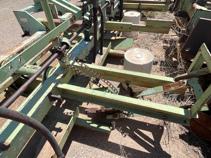 #9044-•-darbyshire-3-pt,-4-unit-bedding-unit-w/8-row-seed-units-image-25
