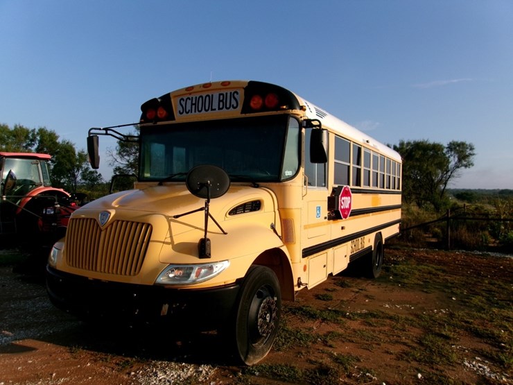 2009-ih-42-passanger-school-bus-image-1