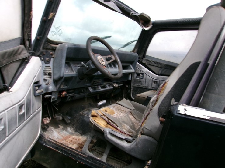 1993-jeep-w/-extra-tires-image-2