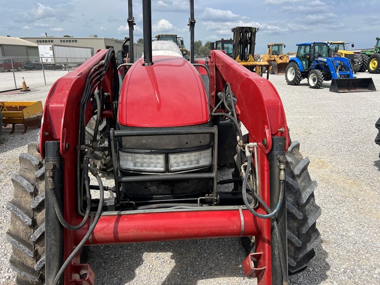 2011-case-ih-farmall-95u-image-3