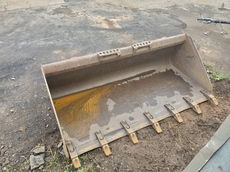 bobcat-66"-skid-steer-bucket-attachment-image-1