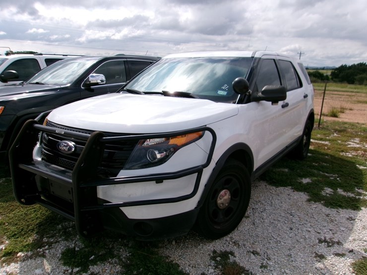 2015-ford-explorer-image-1
