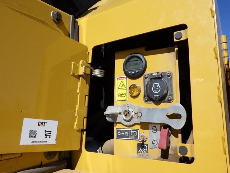 2019-caterpillar-d7e-lgp-image-52
