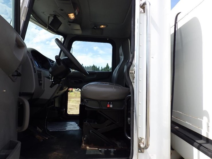 2016-peterbilt-pb337-s/a-fuel-&-lube-truck-image-37