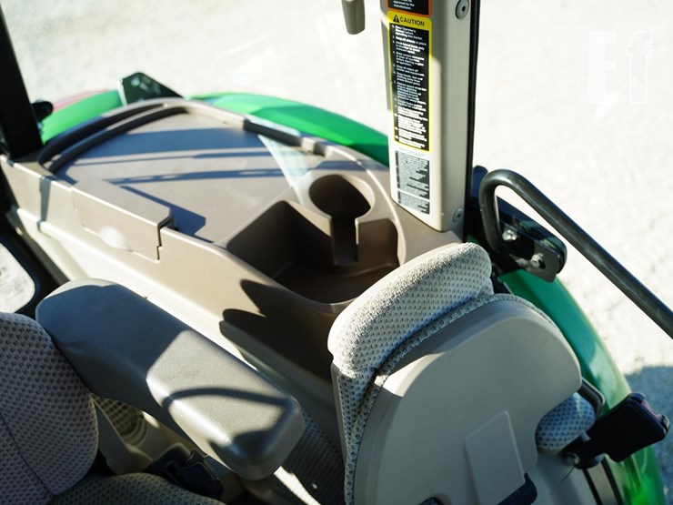 2017-john-deere-5090r-image-41
