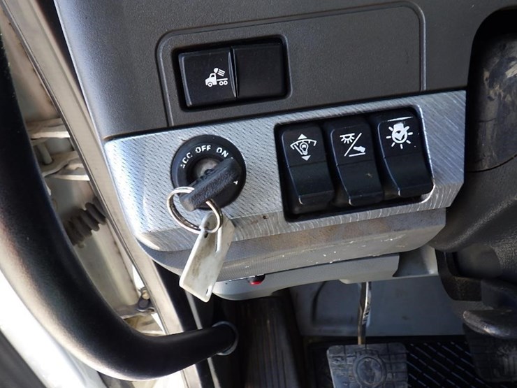 2017-kenworth-t880-image-25