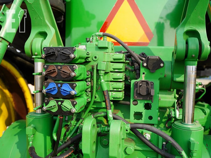 2013-john-deere-8335rt-image-29