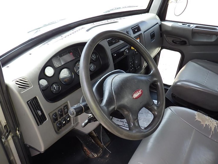2016-peterbilt-pb337-s/a-fuel-&-lube-truck-image-40