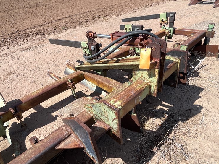 #9024-•-13'-4-row-bedder-image-12
