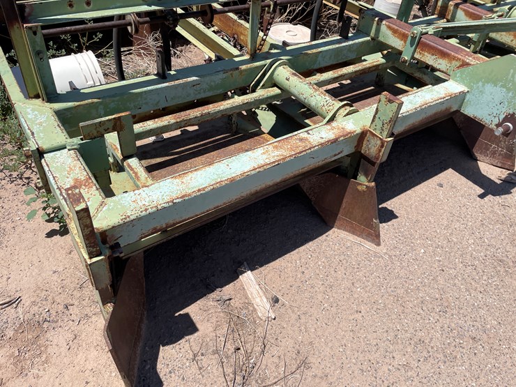 #9044-•-darbyshire-3-pt,-4-unit-bedding-unit-w/8-row-seed-units-image-10
