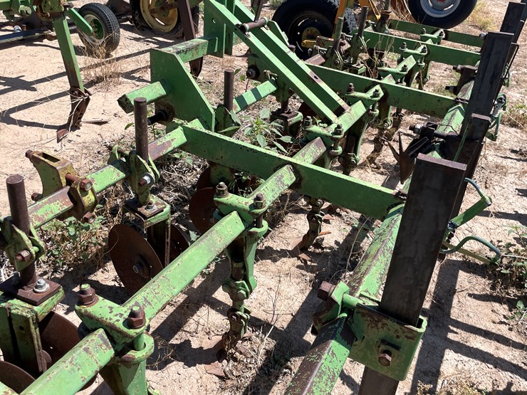 #9106-•-3-pt-field-cultivator,-4-row-custom-w/gallina-units-image-15