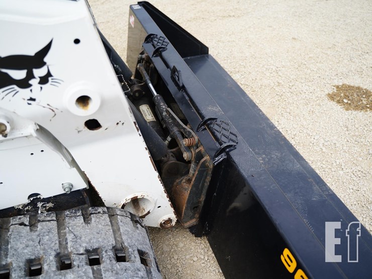 2022-bobcat-t770-image-14