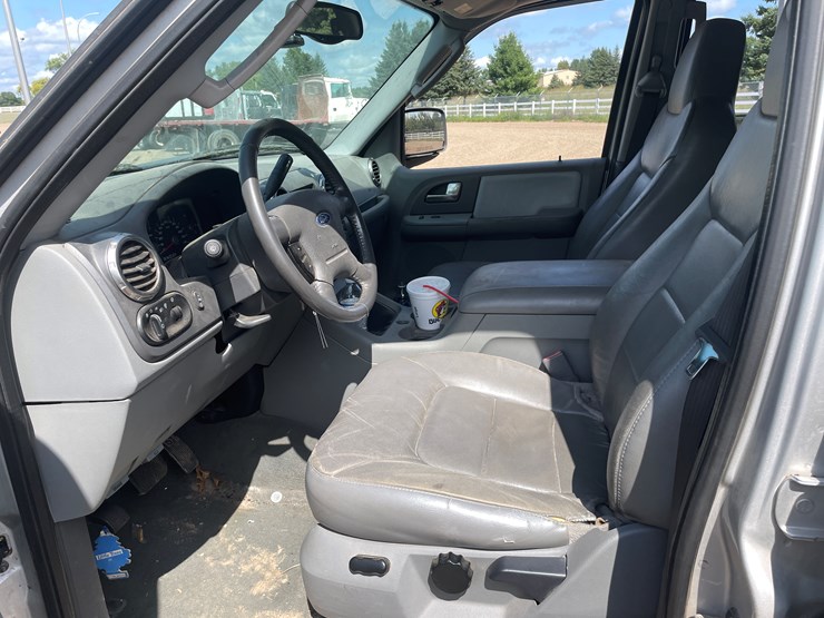 2004-ford-expedition-image-18