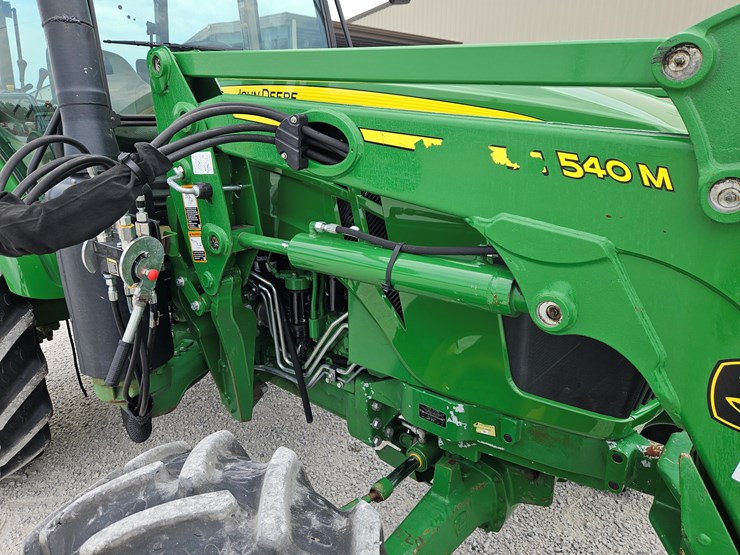 2017-john-deere-6105e-image-21