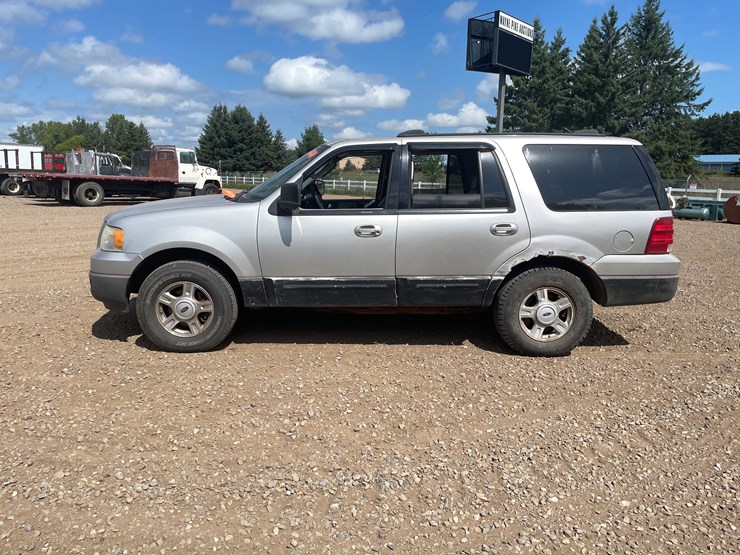 2004-ford-expedition-image-2