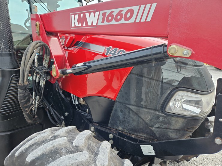2015-case-ih-farmall-140a-image-22