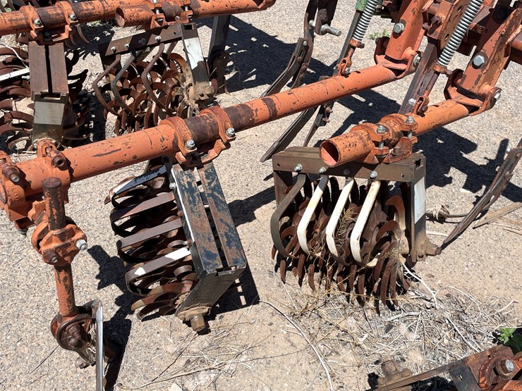 #9113-•-custom-4-row-cultivator-with-lilliston-lehman-units-image-9