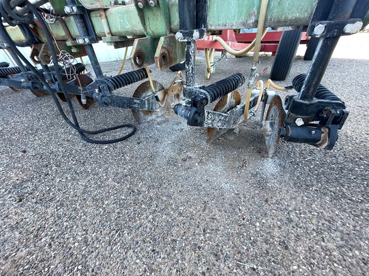 #9020-•-custom-4-row-liquid-fertilizer-applicator-w/pup-tank-image-7