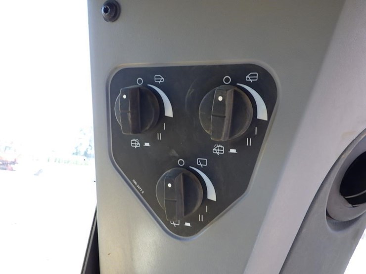 2019-caterpillar-d7e-lgp-image-48