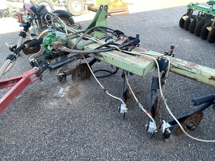 #9020-•-custom-4-row-liquid-fertilizer-applicator-w/pup-tank-image-27