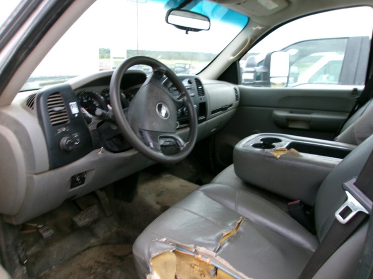 2009-chev-1t-s.cab-cab-&-chassis-image-2