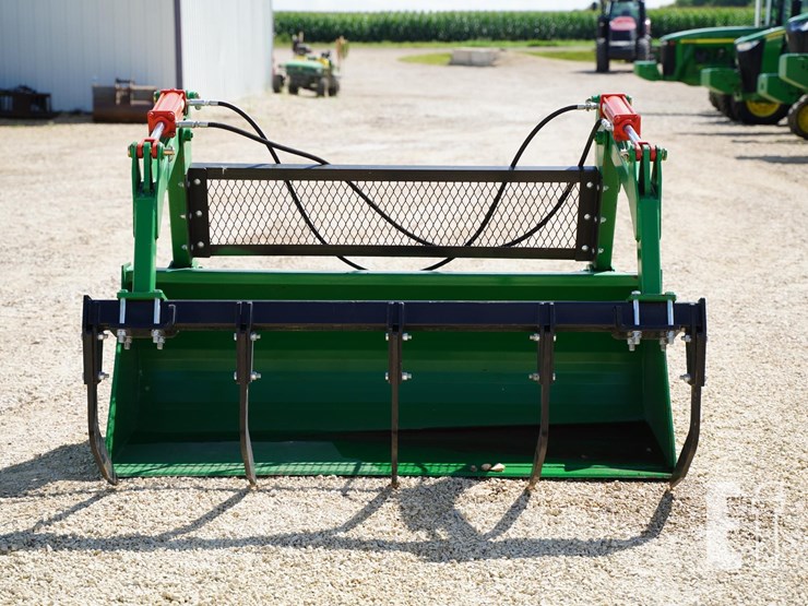 2025-john-deere-640-image-2