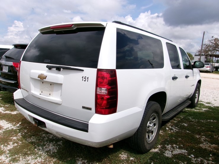 2010-chev-suburban-image-3