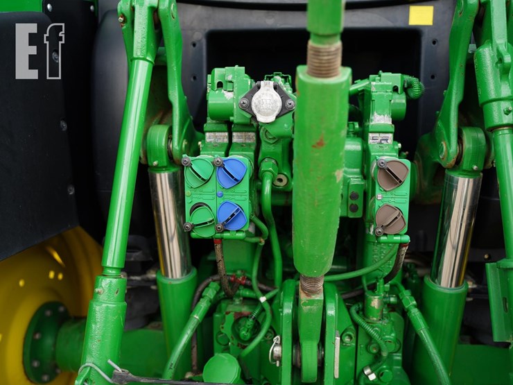 2014-john-deere-6115r-image-25