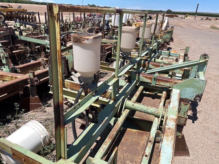 #9044-•-darbyshire-3-pt,-4-unit-bedding-unit-w/8-row-seed-units-image-9
