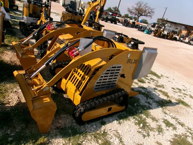 irl-30-mini-skid-steer-image-1