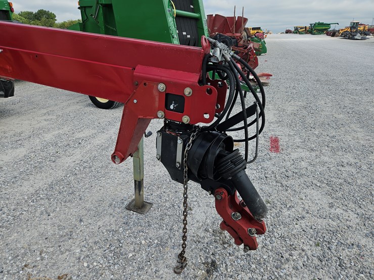 2018-new-holland-310-image-2