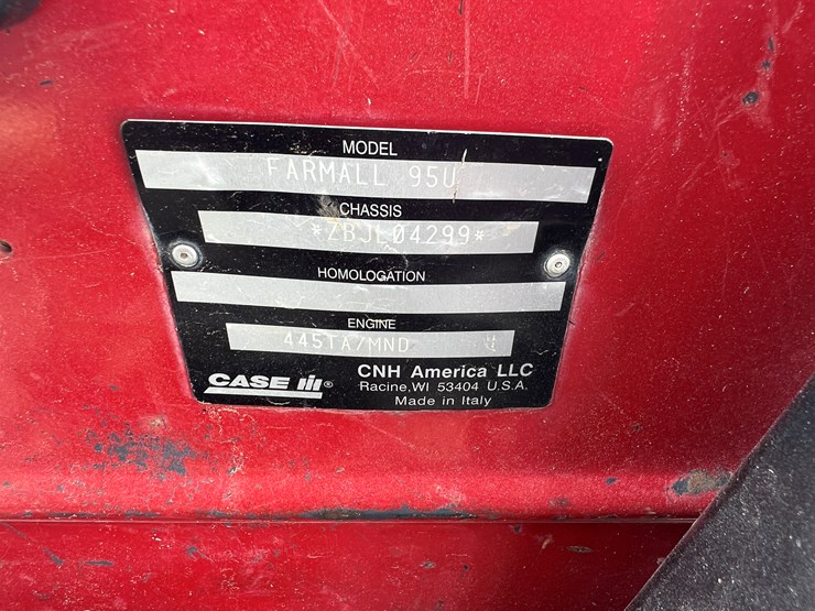2011-case-ih-farmall-95u-image-17
