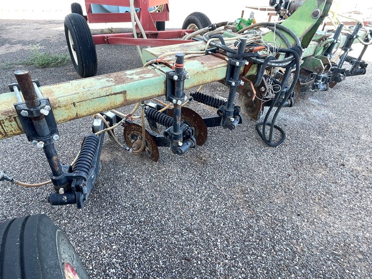 #9020-•-custom-4-row-liquid-fertilizer-applicator-w/pup-tank-image-18