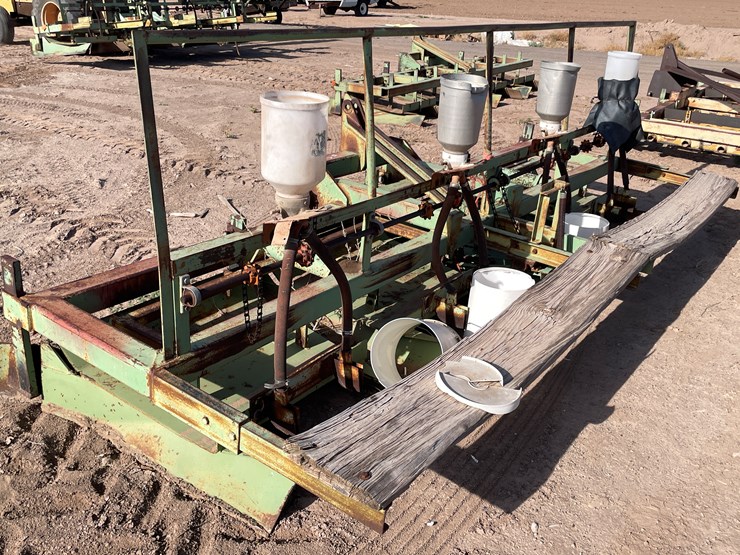 #9042-•-darbyshire-3-pt-4-row-bedding-unit-w/8-row-seed-units-image-7